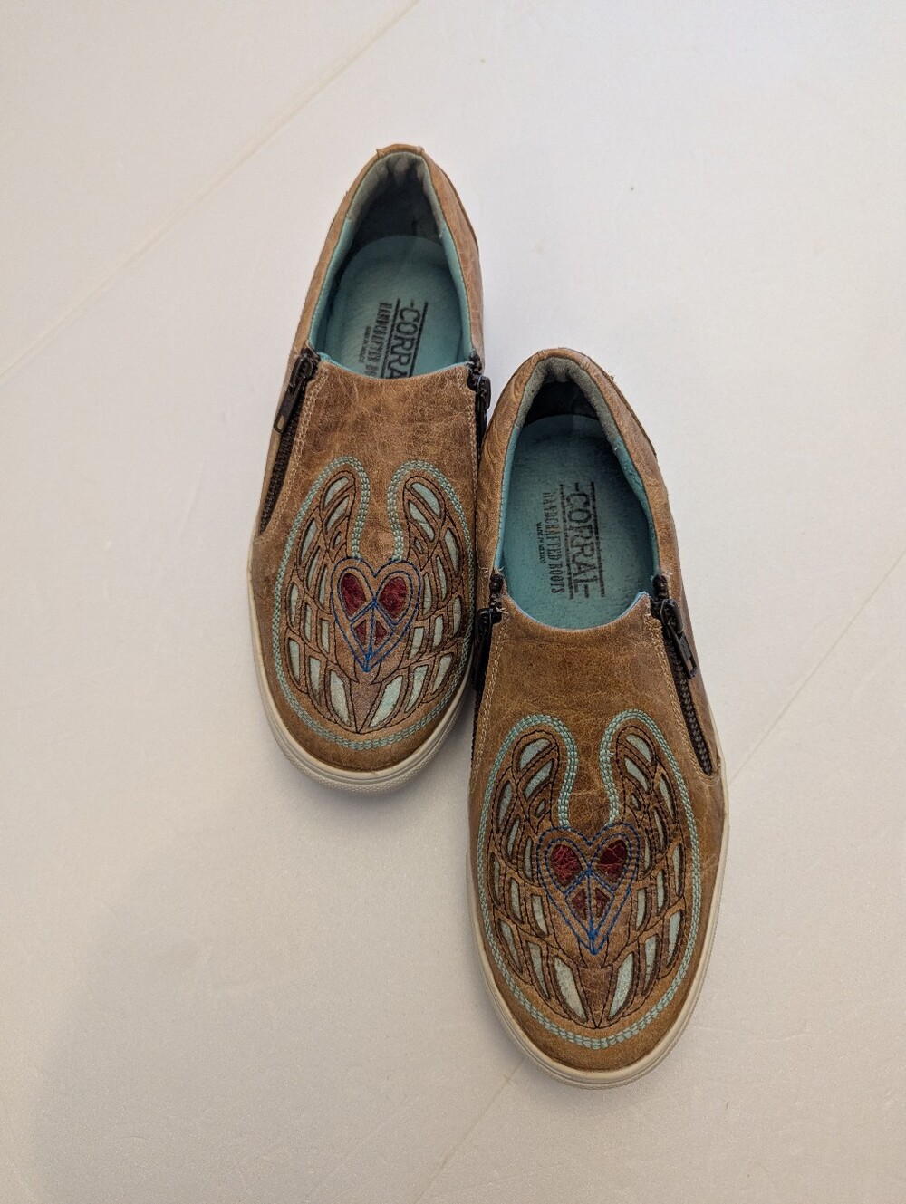 Corral Distressed Tan Winged Heart Peace Sign Embroidered Slip On shoe. - Picture 2 of 8